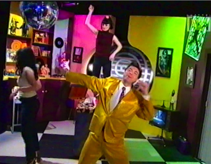 Maynard dancing with Emma & Leah on Channel V 2000