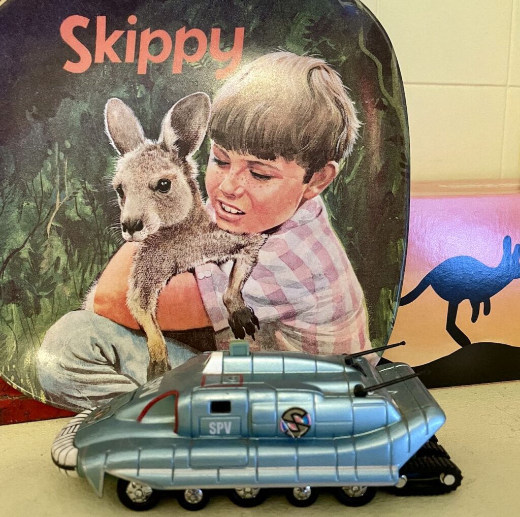 Captain Scarlet does a drive-by  of Skippy